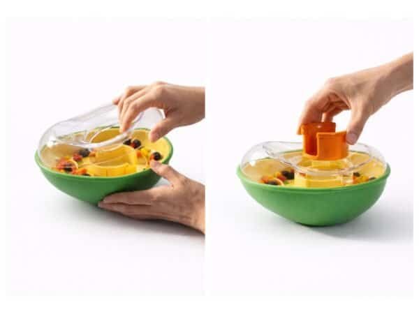 酪梨不倒翁迷宮內層結構 迷宮式內層設計可延長慢食時間與嗅聞活動。